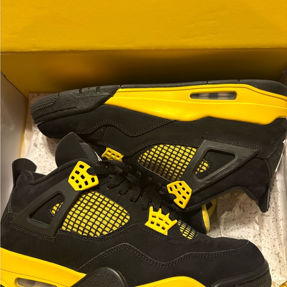 Retro 4 Thunder amazing condition worn a few times